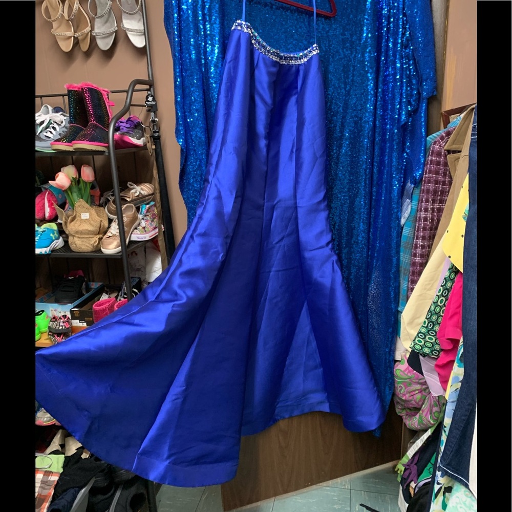 Beautiful blue mermaid gown sz6